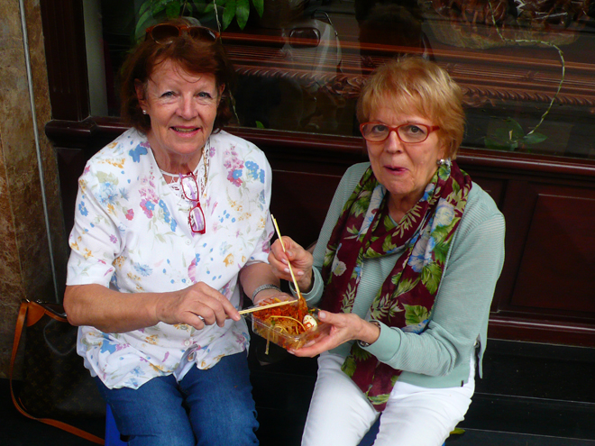 Granny Angela Grüßt Aus Hanoi Granny Aupair 